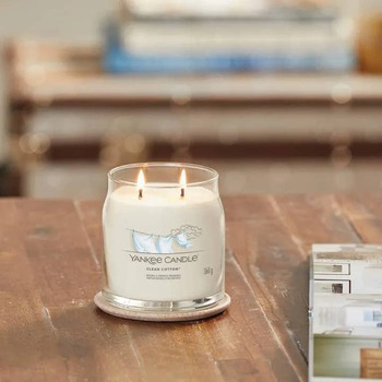 Clean Cotton Signature Candle ( čistá bavlna ) - Vonná sviečka
